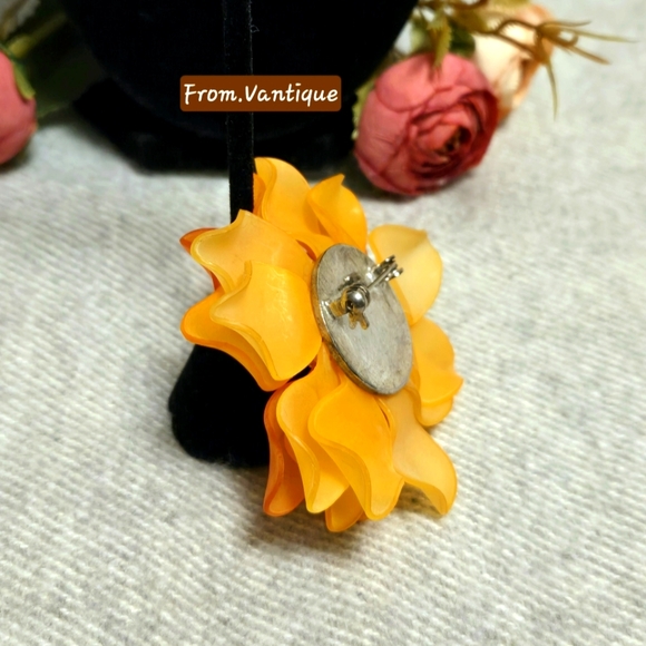 🏵 Vintage Colourful Flower w/ Rhinestone Bold / Statement Brooch / Pin 🧷 - Picture 5 of 5